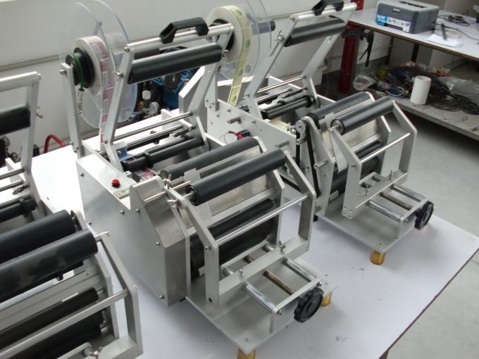 O'z-o'zidan yopishqoq stiker dumaloq shisha avtomatik yorliqlash mashinasi 220V