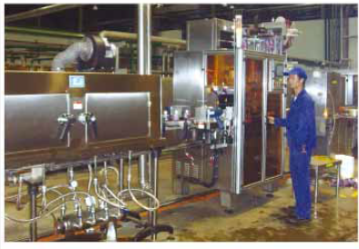 PVX va PET butilkalari uchun suv o'tkazmaydigan va zangga chidamli qisuvchi qisma yorlig'i mashinasi