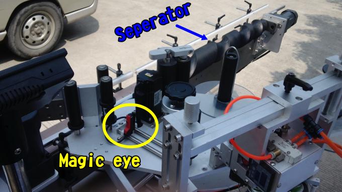 220V 1,5HP 50 / 60HZ dumaloq butilkalar uchun yopishtiruvchi lakka yorliqli aplikator mashinasi