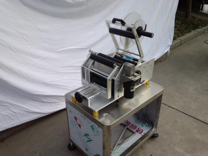 Kichik penitsillin shishasi yorlig'i stikeri uchun moslashtirilgan avtomatik shisha idishni etiketlash mashinasi