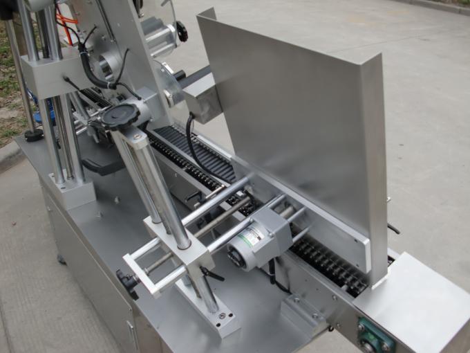 Yuqori tezlikli kichik dumaloq qutilar yorlig'i yopishtiruvchi mashinasi, kosmetika uchun ko'z qora shishasi yorlig'i stikeri