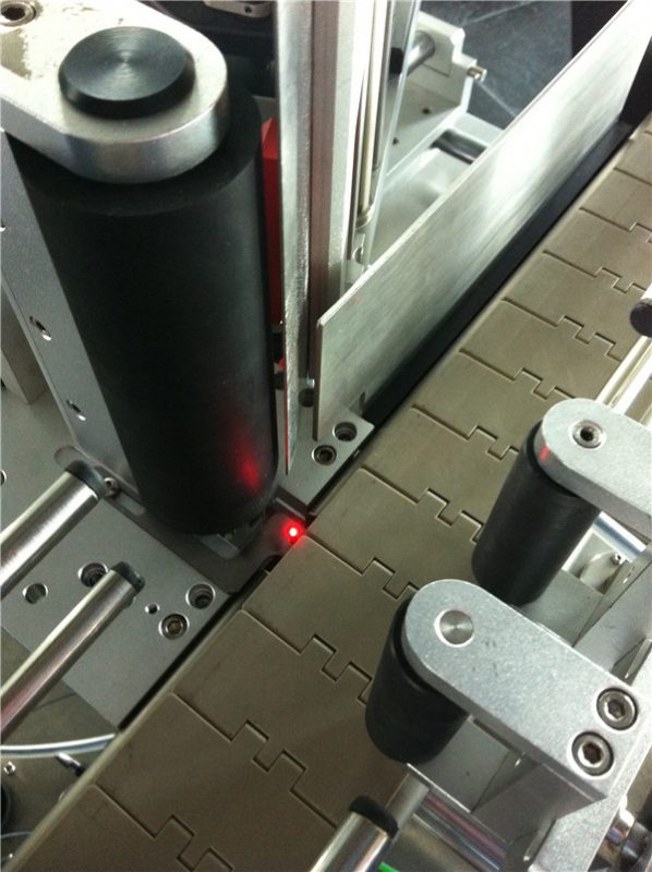 Olma / apelsin / uzum sharbati dumaloq butilka stikeri etiketlash mashinasi ichimliklar maydoni