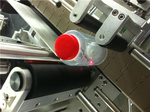 Pawpaw / Guava ichimliklar maydoni uchun yumaloq shisha stiker etiketkalash mashinasi