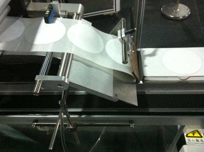 Idish / karton / konteyner uchun o'z-o'zidan yopishtiruvchi yuqori teglash mashinasi