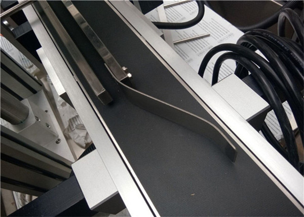 Avtomatik oziqlantirish Top Labeling Machine Stiker / o'zini yopishqoq yorliq turi