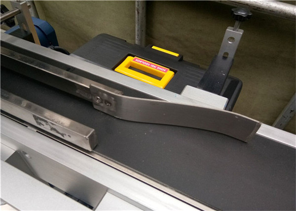 Avtomatik oziqlantirish Top Labeling Machine Stiker / o'zini yopishqoq yorliq turi