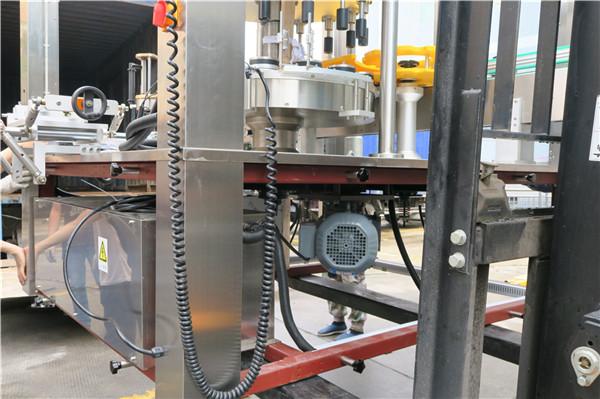 Dumaloq butilka aylanadigan stiker etiketkalash mashinasi uskunalari qalinligi ≥ 30mm