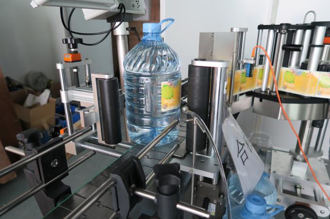 5L ichimlik suvi dumaloq shisha stikeri etiketlash mashinasi, o'z-o'zidan yopishqoq yorliq yopishtiruvchi uskunalar