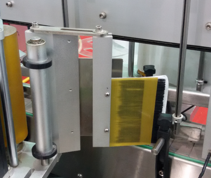 Avtomatik shisha etiketkasini tik turgan sumkalar uchun ikki tomonlama stiker etiketkalash mashinasi