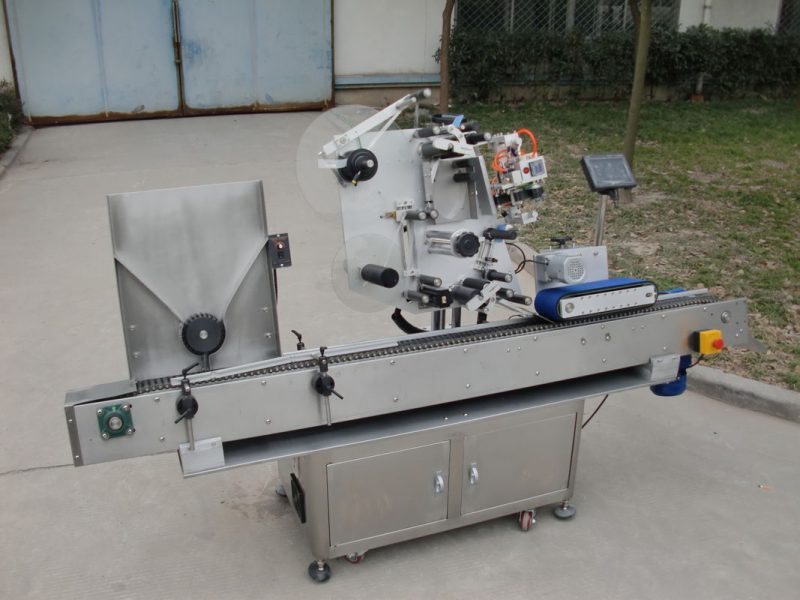 Xitoy konveyer dvigatellari HY markali flakon etiketlash mashinasi, elektron etkazib beruvchilar uchun 7-akkumulyator yorlig'i stikeri