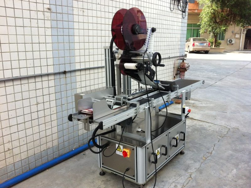 China Electric Drive Top Labeling Machine, O'z-o'zidan yopishqoq stiker etiketlash mashinasi etkazib beruvchisi