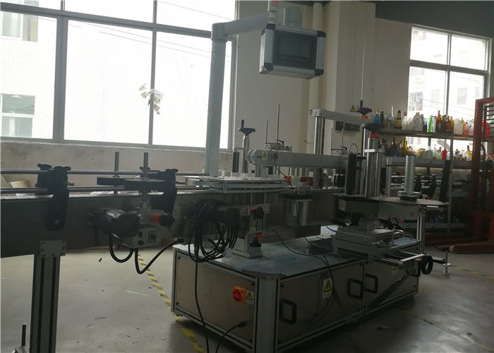 Xitoyning o'zini yopishtiruvchi stikerni etiketlash mashinasi kimyoviy, suv uchun plastik butilka tayoqchasi 3 ta etkazib beruvchi